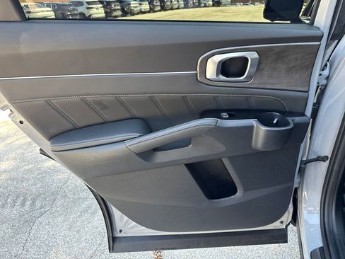 Used 2025 Kia Sorento SX image 23