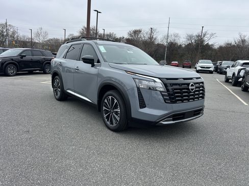 New 2026 Nissan Pathfinder Platinum image 3