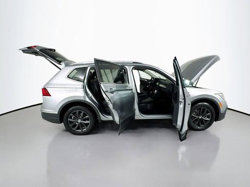 Used 2024 Volkswagen Tiguan SE image 24