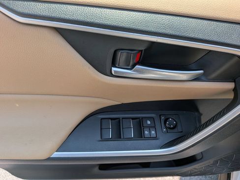 Used 2019 Toyota RAV4 XLE Premium w/ Advanced Technology Package FWD image 8