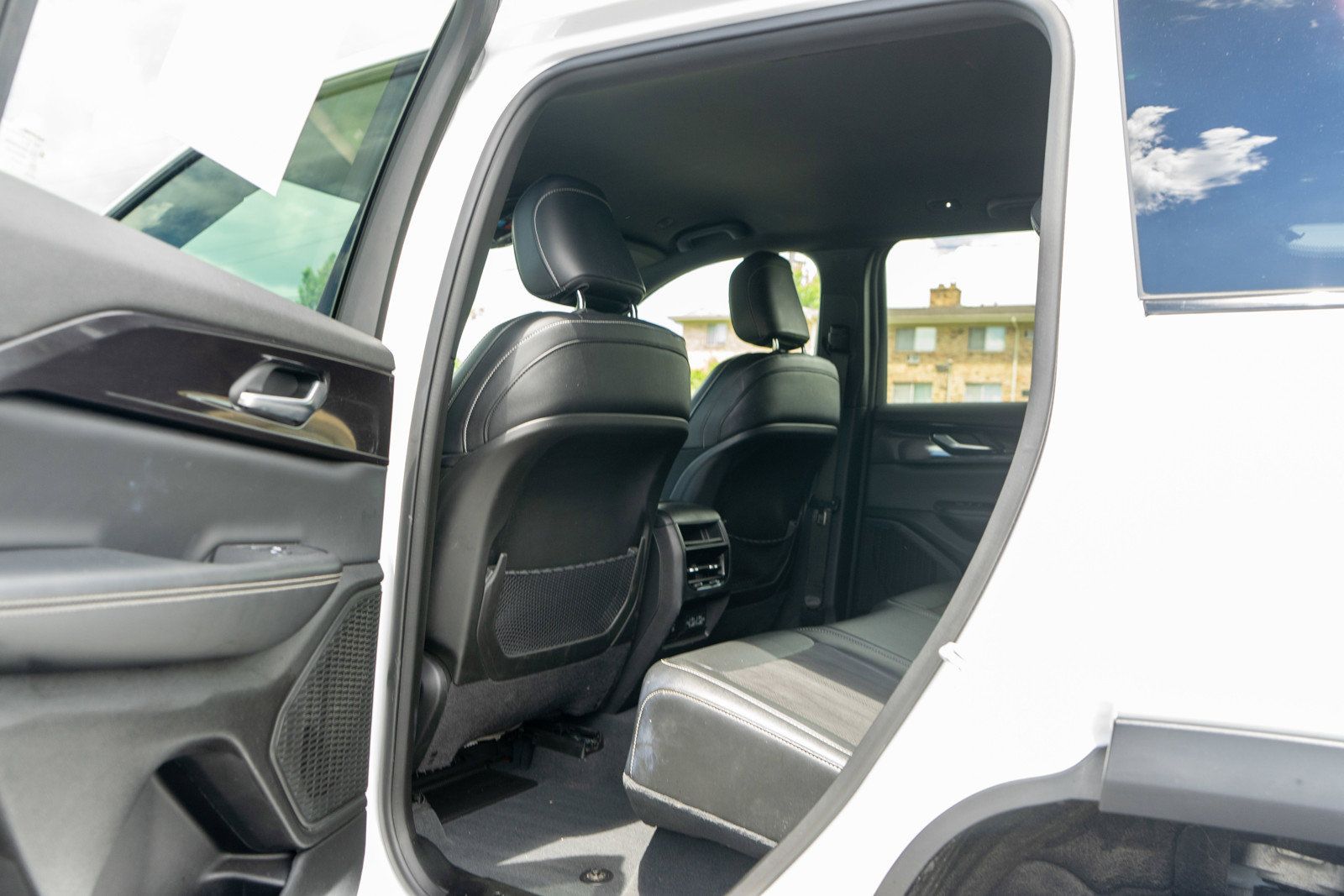 Used 2023 Jeep Grand Cherokee Altitude AWD/4WD image 28
