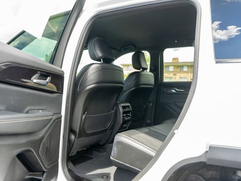 Used 2023 Jeep Grand Cherokee Altitude AWD/4WD image 28