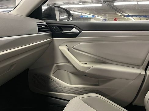 Used 2021 Volkswagen Jetta SE w/ SE Cold Weather Package image 27