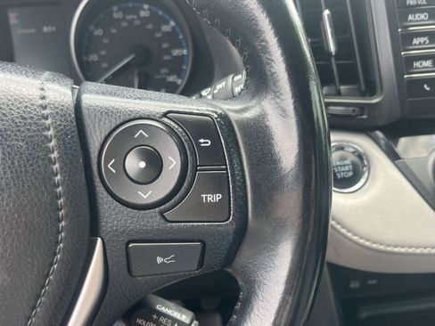 Used 2018 Toyota RAV4 XLE FWD image 28