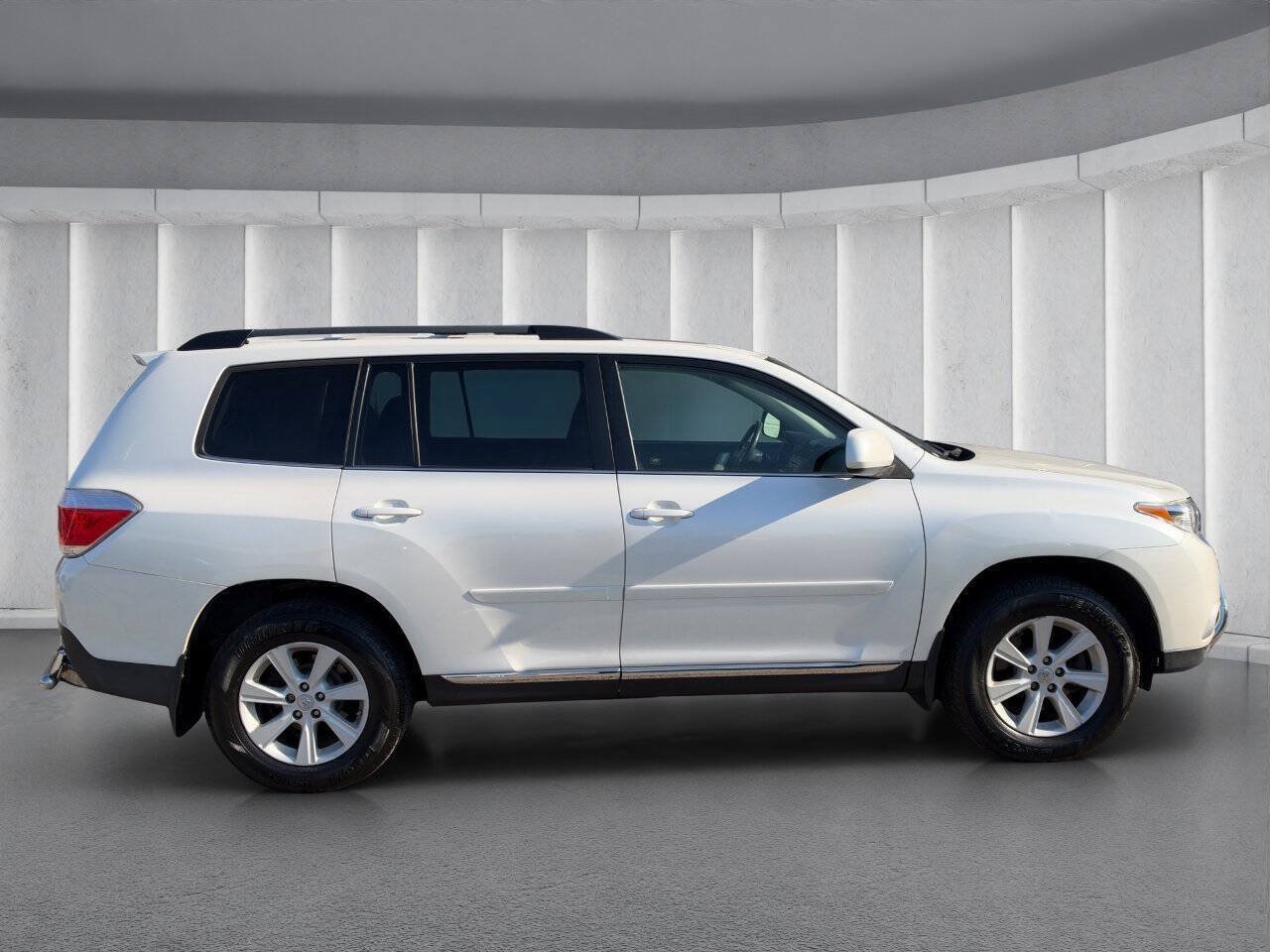 Used 2012 Toyota Highlander SE w/ Tow Pkg AWD/4WD image 6