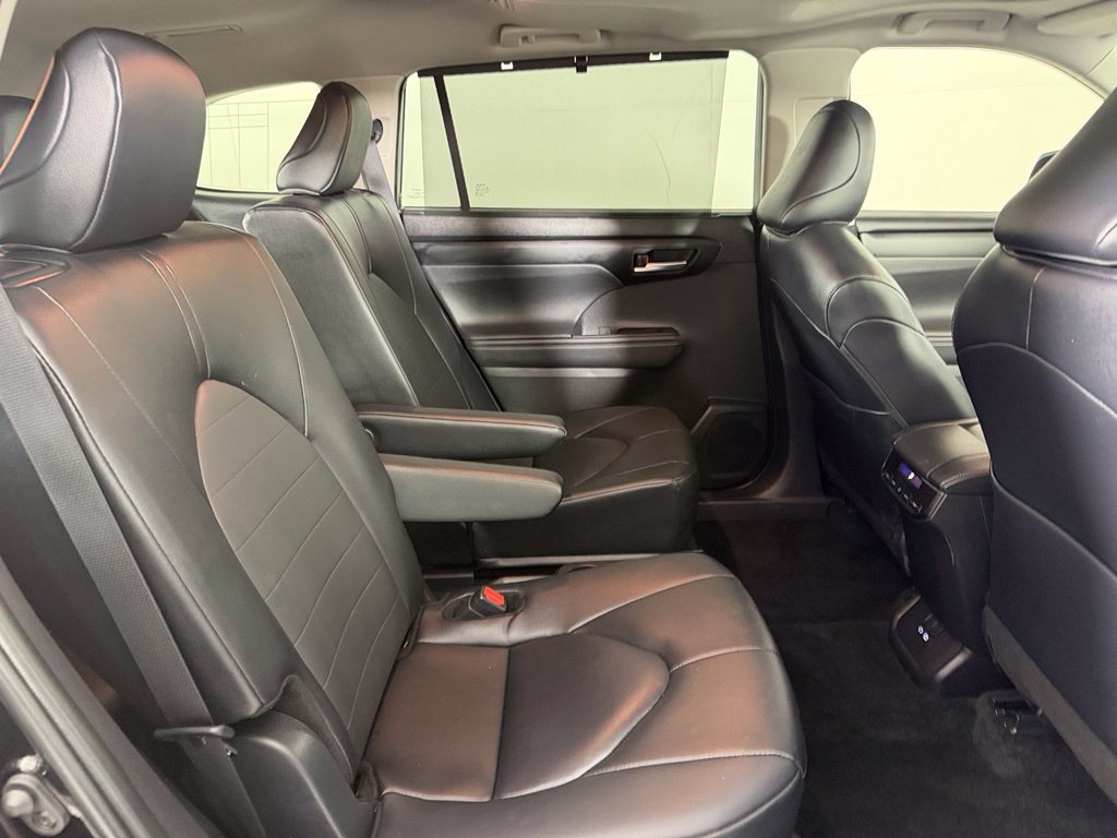 Used 2026 Toyota Highlander XLE AWD/4WD image 17