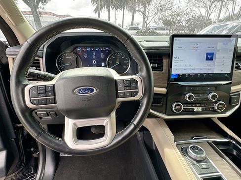 Used 2024 Ford Expedition Limited image 12