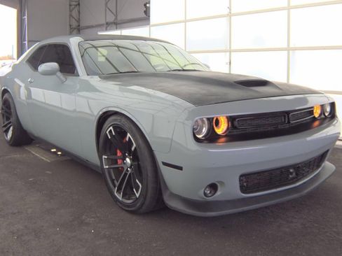 Used 2022 Dodge Challenger R/T w/ Plus Package image 5