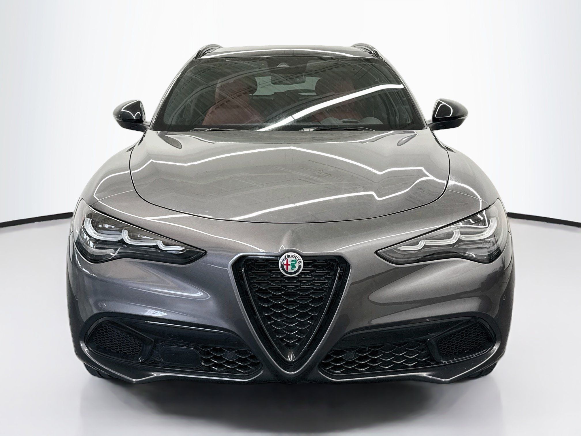 Used 2024 Alfa Romeo Stelvio Veloce AWD/4WD image 2