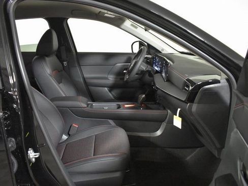 New 2026 Nissan Kicks SR w/ Cold Weather Package AWD/4WD image 31