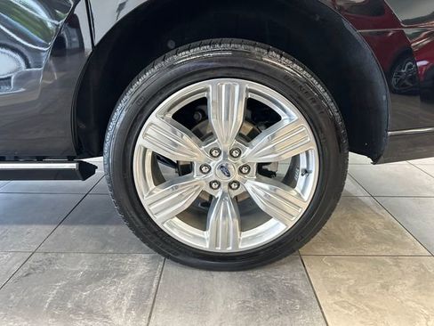 Used 2024 Ford Expedition Max Platinum AWD/4WD image 9