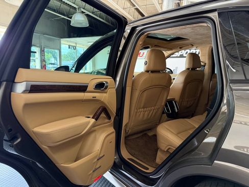 Used 2013 Porsche Cayenne GTS AWD/4WD image 36