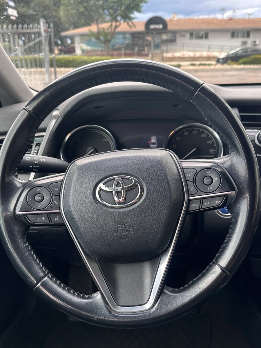 Used 2019 Toyota Camry XLE FWD image 7
