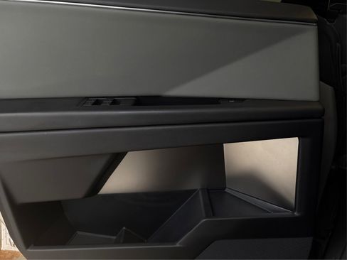 Used 2025 Tesla Cybertruck AWD Crew Cab image 20