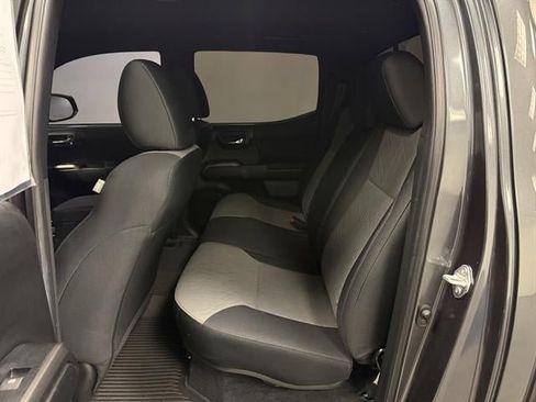 Used 2022 Toyota Tacoma TRD Sport w/ Technology Package image 20