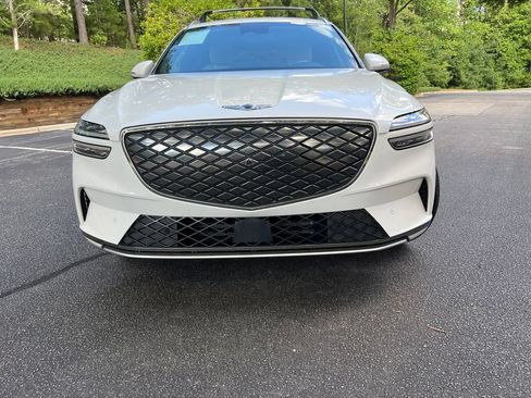 Used 2024 Genesis Electrified GV70 AWD/4WD image 5