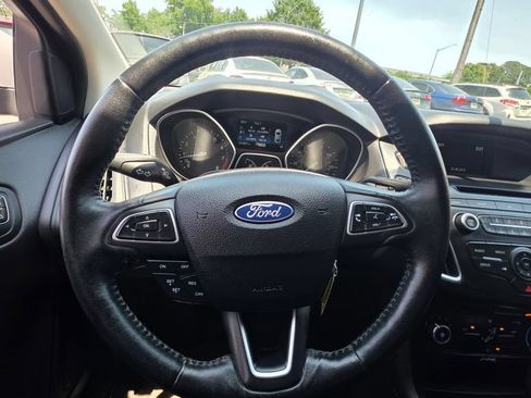 Used 2015 Ford Focus SE w/ Equipment Group 201A FWD image 11