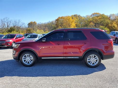 Used 2017 Ford Explorer XLT w/ Equipment Group 202A image 7