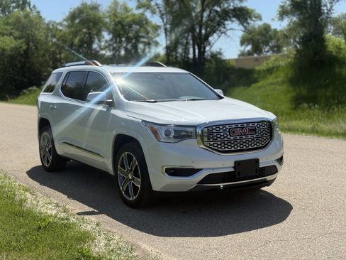 Used 2017 GMC Acadia Denali w/ Technology Package AWD/4WD image 4