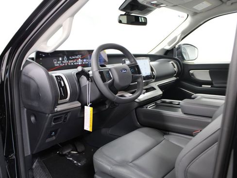 New 2026 Ford Expedition Active image 25