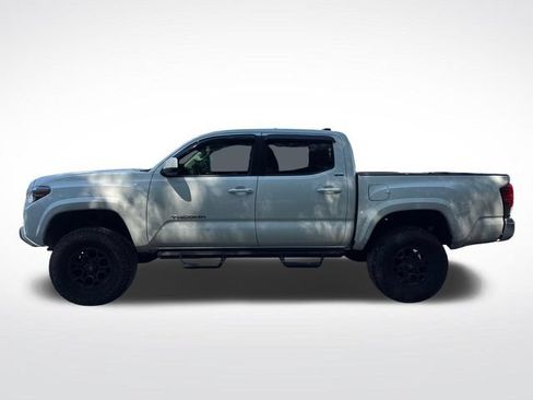 Used 2021 Toyota Tacoma SR5 AWD/4WD image 2