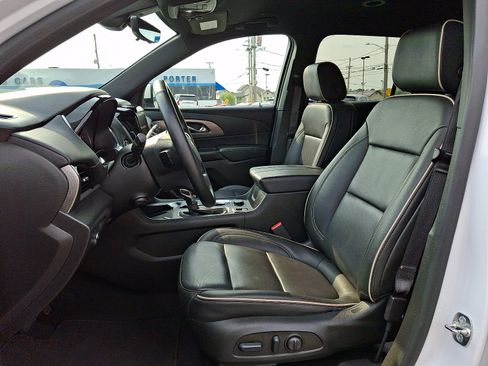 Certified 2023 Chevrolet Traverse Premier FWD image 15