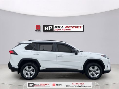 Used 2020 Toyota RAV4 LE image 6