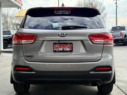 Used 2018 Kia Sorento FWD image 4