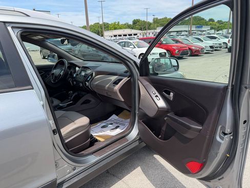 Used 2015 Hyundai Tucson SE AWD/4WD image 9
