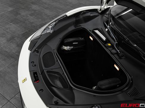 Used 2015 Ferrari 458 Speciale Coupe RWD image 10
