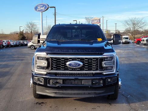 Used 2025 Ford F450 Platinum w/ FX4 Off-Road Package image 9