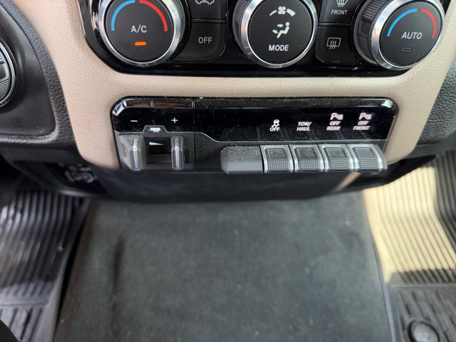 Used 2022 RAM 1500 Laramie AWD/4WD image 25