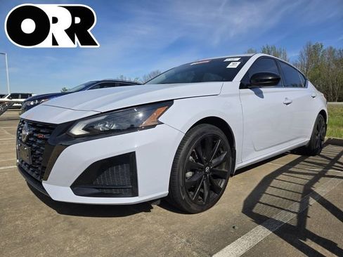 Certified 2023 Nissan Altima 2.5 SR w/ SR Premium Package image 1