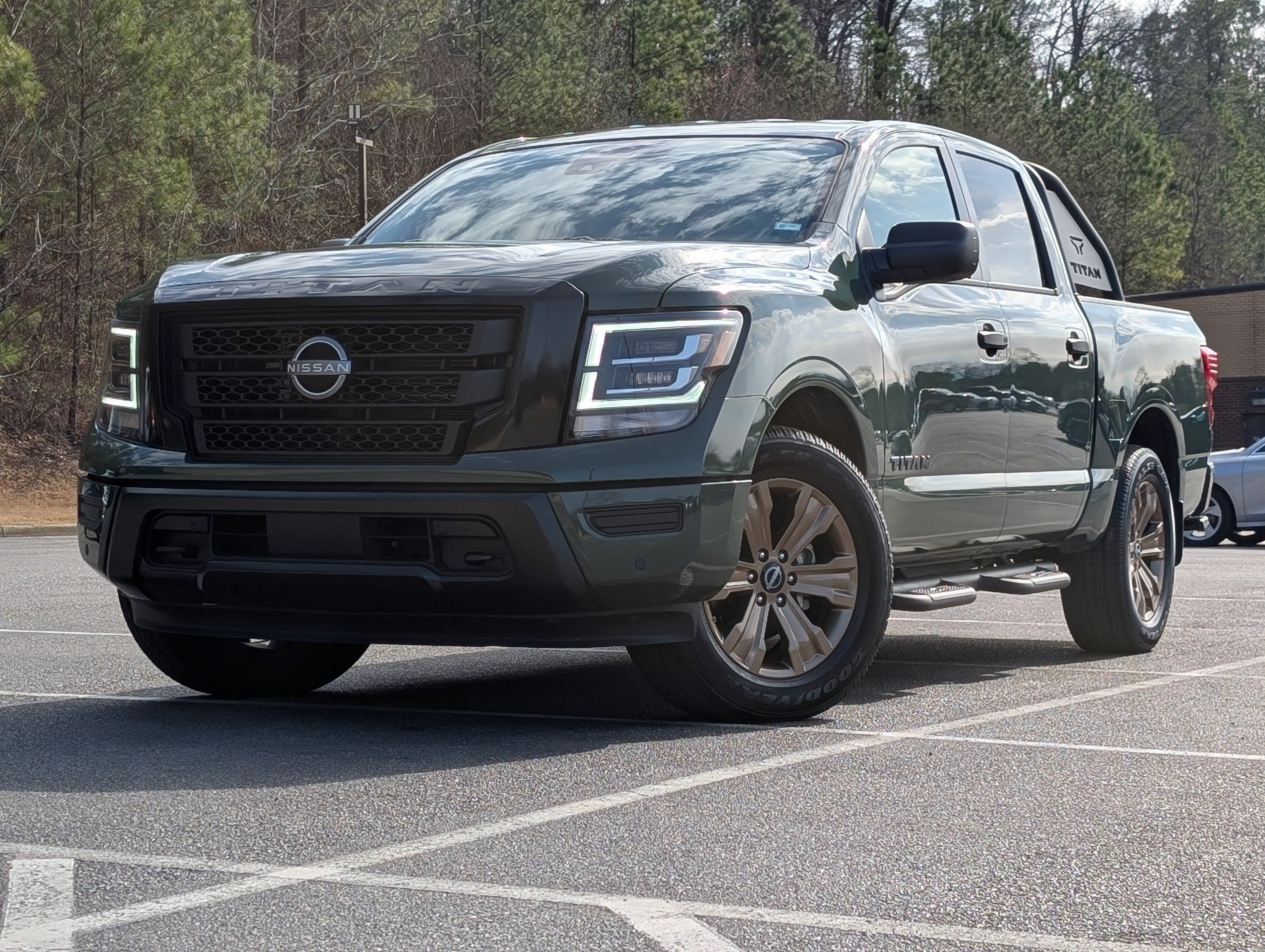 Used 2024 Nissan Titan SV w/ SV Bronze Edition Package AWD/4WD image 4