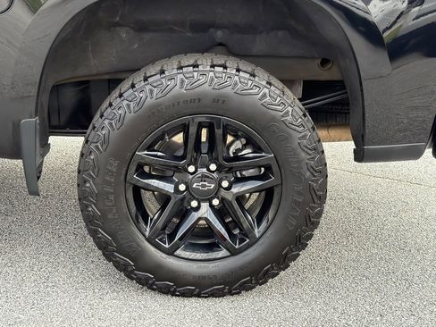 Used 2024 Chevrolet Silverado 1500 Custom Trail Boss w/ Midnight Edition AWD/4WD image 30