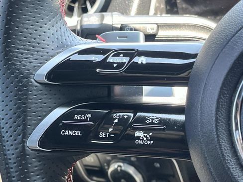 Used 2024 Mercedes-Benz GLB 250 image 32