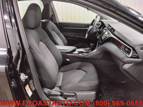 Used 2018 Toyota Camry LE image 14