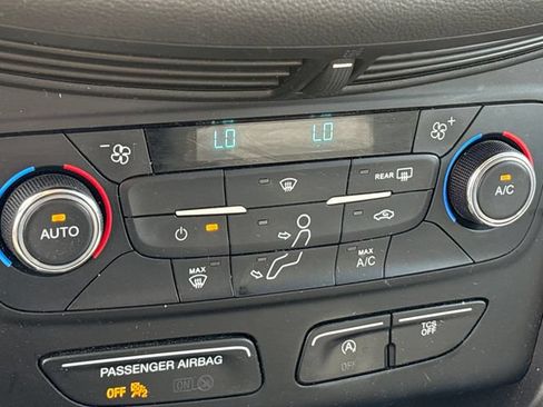 Used 2017 Ford Escape SE AWD/4WD image 16