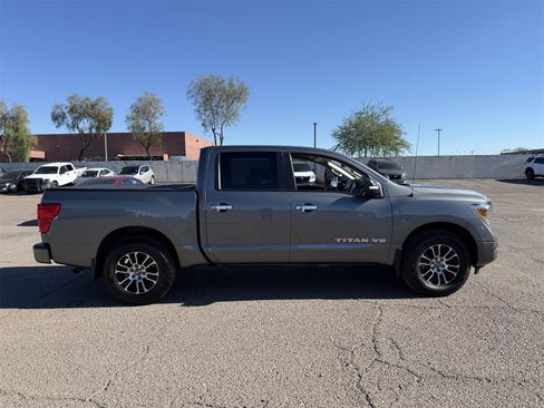 Used 2020 Nissan Titan SV w/ SV Convenience Package image 7
