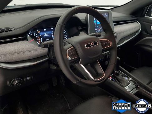 Used 2025 Jeep Compass Latitude image 12