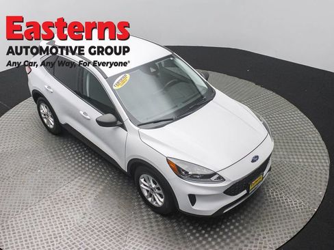 Used 2022 Ford Escape SE FWD image 3