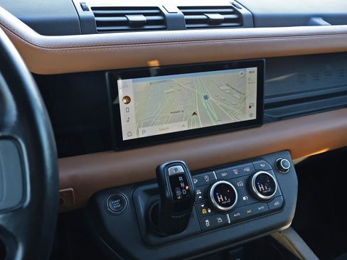 Used 2023 Land Rover Defender 110 X-Dynamic SE image 17