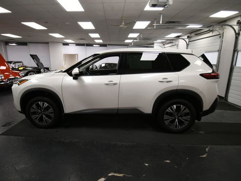 Used 2021 Nissan Rogue SV image 5