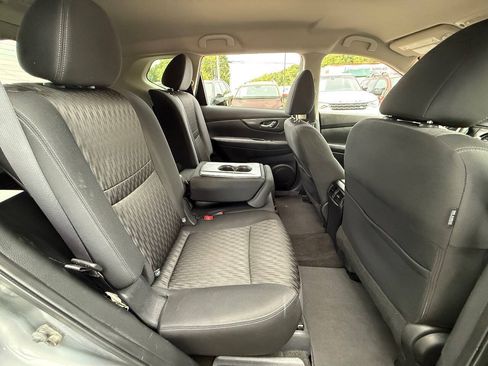 Used 2017 Nissan Rogue SV FWD image 11
