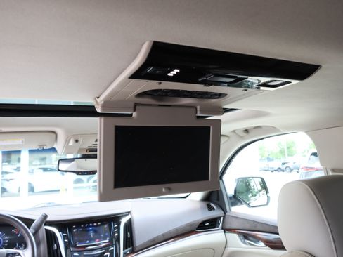 Used 2016 Cadillac Escalade ESV Luxury AWD/4WD image 31