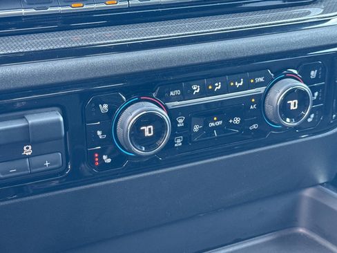 Used 2024 Chevrolet Silverado 2500 ZR2 w/ Technology Package image 19