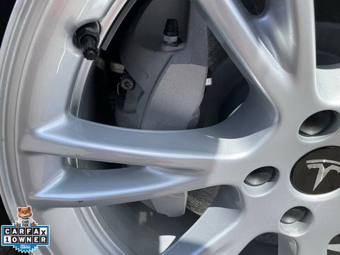 Used 2024 Tesla Model Y 2WD image 81
