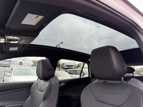 Used 2023 Volkswagen ID.4 Pro S AWD/4WD image 18