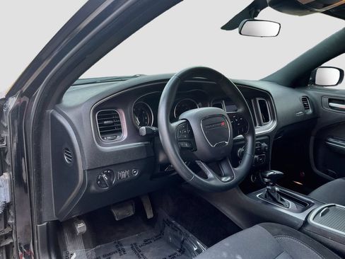 Used 2018 Dodge Charger SXT RWD image 9