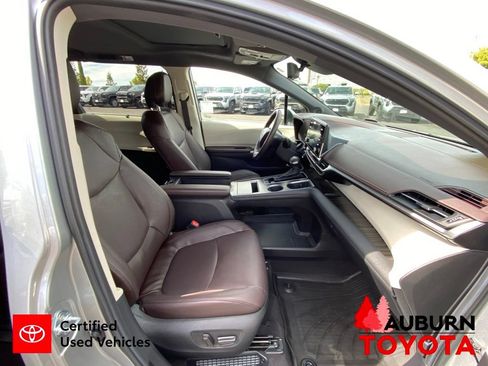 Used 2024 Toyota Sienna Platinum AWD/4WD image 15